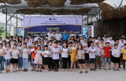 Thép Việt Sing gặp mặt con em người lao động là học sinh giỏi đạt giải các cấp năm học 2022 - 2023